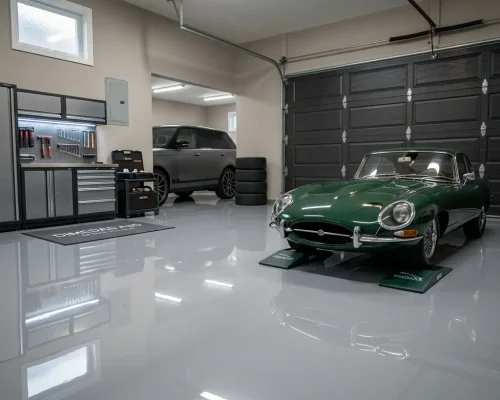 Færdigt epoxy gulv med biler i garagen